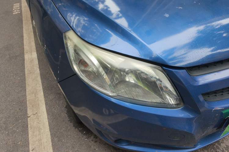 Used Chevrolet Sail 2011 Sedan 1.4L AMT Happiness Edition Right Front Headlight