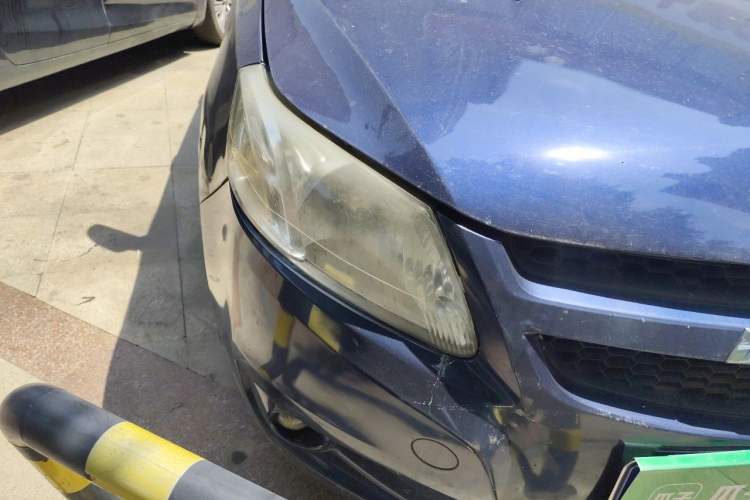 Used Chevrolet Sail 2011 Sedan 1.4L AMT Happiness Edition Right Front Headlight
