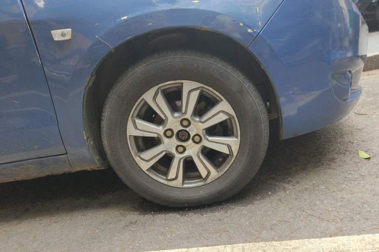 Used Chevrolet Sail 2011 Sedan 1.4L AMT Happiness Edition Right Front Wheel Hub