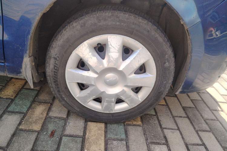 Used Chevrolet Sail 2011 Sedan 1.4L AMT Happiness Edition Right Front Wheel Hub