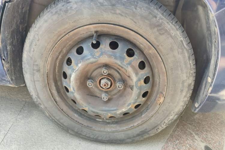 Used Chevrolet Sail 2011 Sedan 1.4L AMT Happiness Edition Right Front Wheel Hub