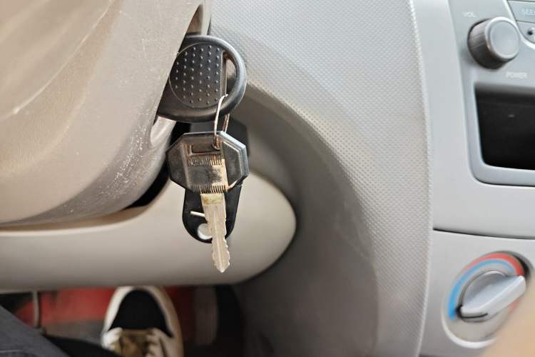 Used Chevrolet Sail 2011 Sedan 1.4L Manual Happiness Edition Vehicle Key