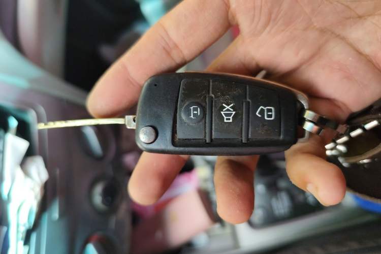 Used Chevrolet Sail 2011 Sedan 1.4L AMT Happiness Edition Vehicle Key