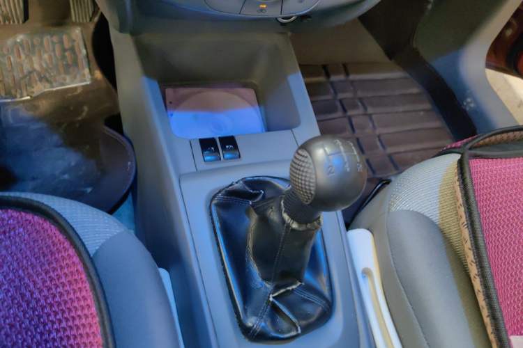 Used Chevrolet Sail 2011 Sedan 1.4L Manual Happiness Edition Gear Lever