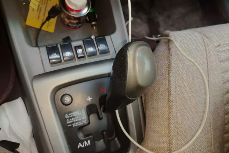 Used Chevrolet Sail 2011 Sedan 1.4L AMT Happiness Edition Gear Lever