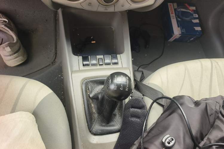 Used Chevrolet Sail 2011 Sedan 1.4L Manual Happiness Edition Gear Lever