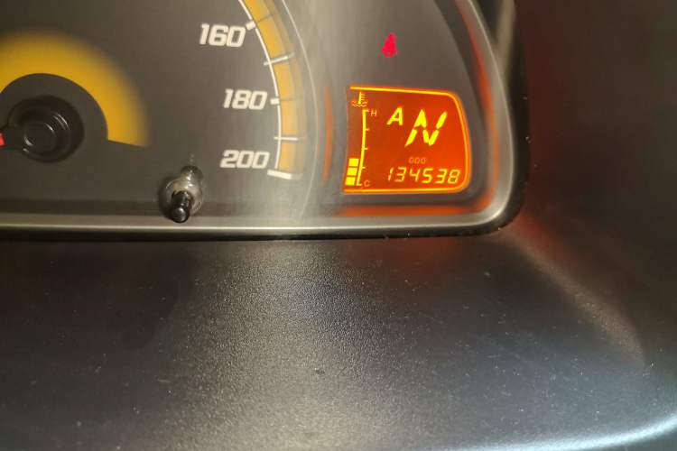 Used Chevrolet Sail 2011 Sedan 1.4L AMT Happiness Edition Odometer Close Up