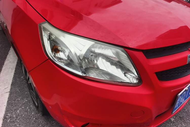 Used Chevrolet Sail 2011 Sedan 1.4L Manual Happiness Edition Right Front Headlight