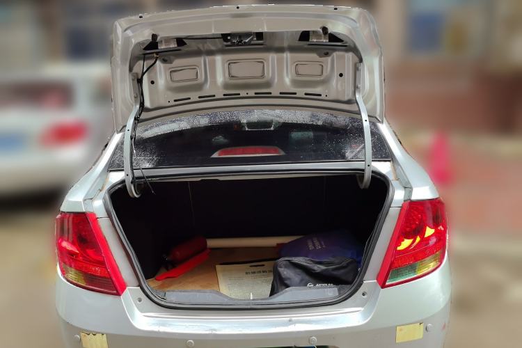 Used Chevrolet Sail 2011 Sedan 1.4L AMT Happiness Edition Trunk