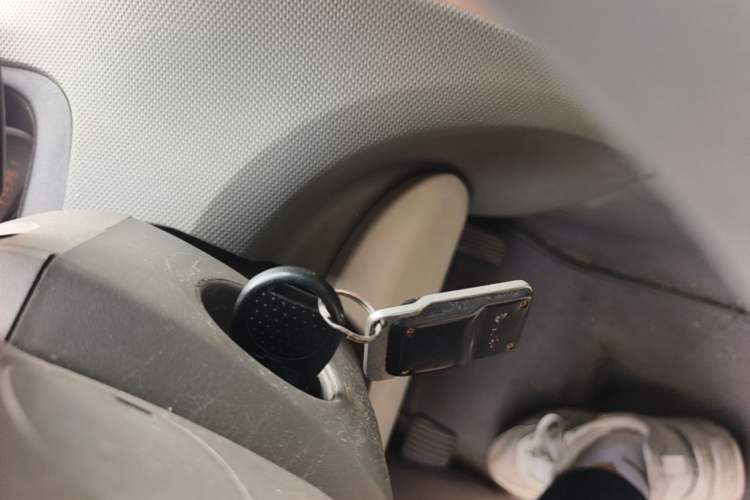 Used Chevrolet Sail 2011 Sedan 1.4L Manual Happiness Edition Vehicle Key