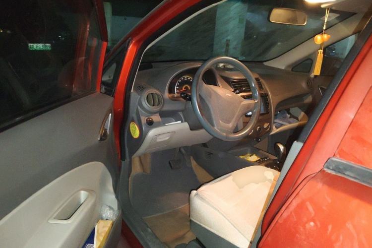 Used Chevrolet Sail 2011 Hatchback 1.4L AMT Happiness Edition Driver Seat