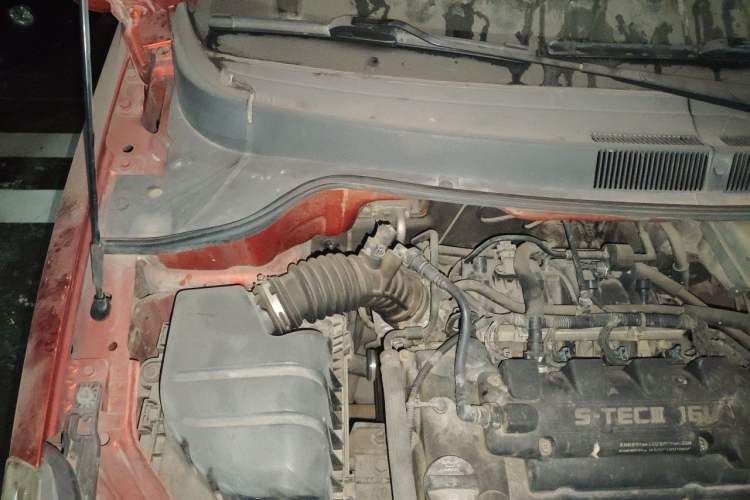 Used Chevrolet Sail 2011 Hatchback 1.4L AMT Happiness Edition Engine Bay Right