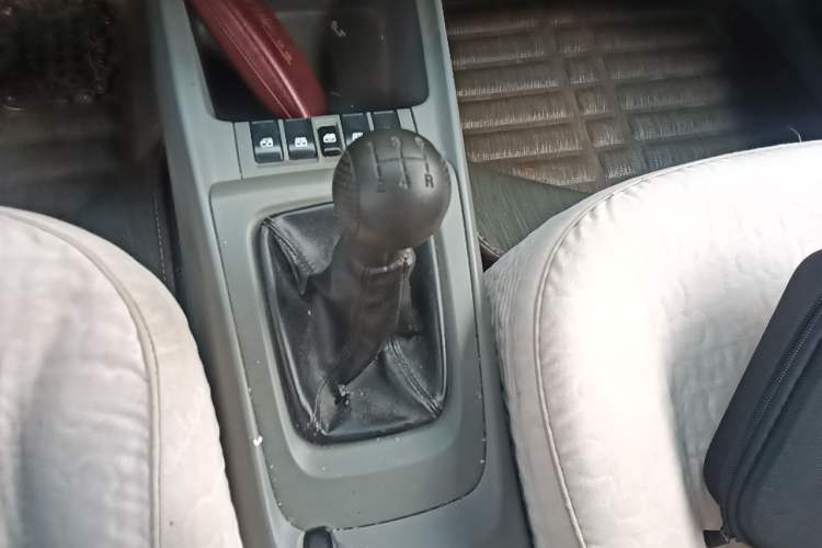 Used Chevrolet Sail 2011 Sedan 1.4L Manual Happiness Edition Gear Lever