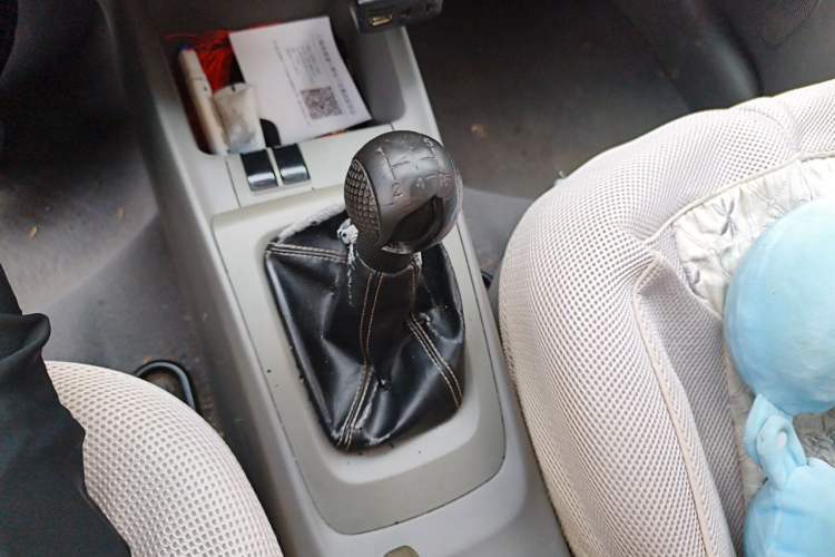 Used Chevrolet Sail 2011 Sedan 1.4L Manual Happiness Edition Gear Lever