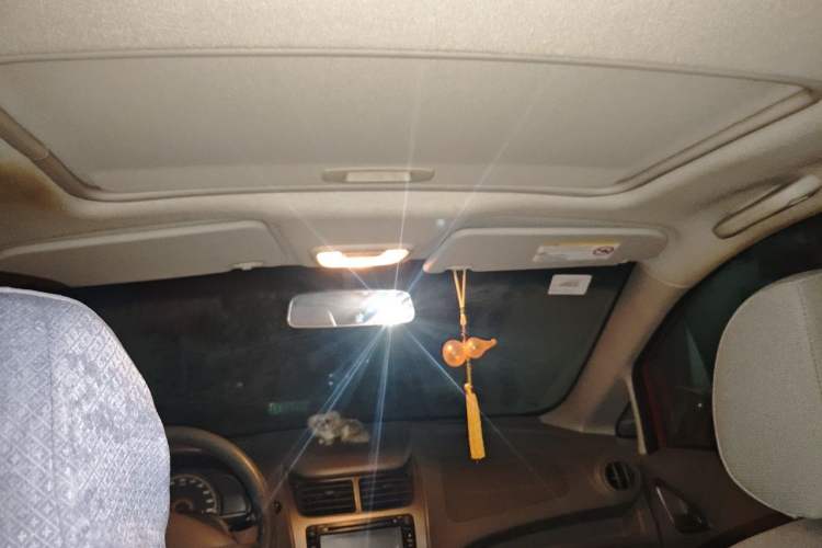 Used Chevrolet Sail 2011 Hatchback 1.4L AMT Happiness Edition Headliner