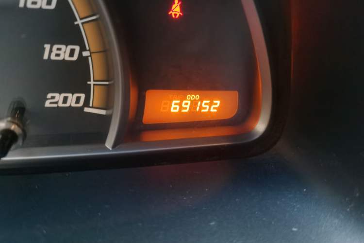 Used Chevrolet Sail 2011 Sedan 1.4L Manual Happiness Edition Odometer Close Up