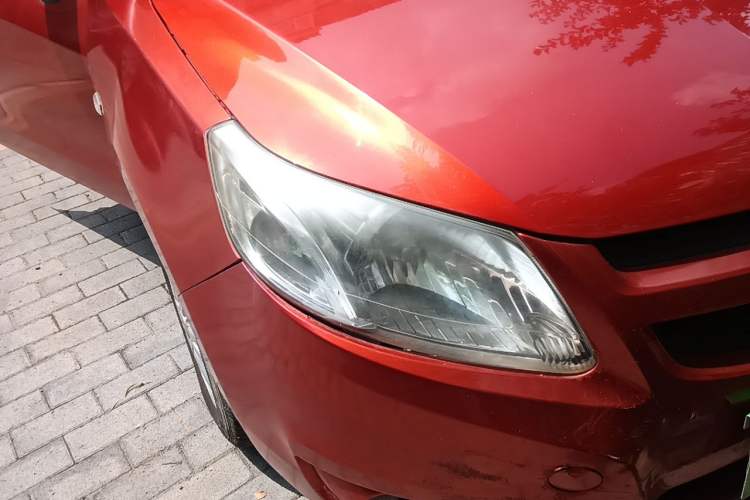 Used Chevrolet Sail 2011 Sedan 1.4L Manual Happiness Edition Right Front Headlight