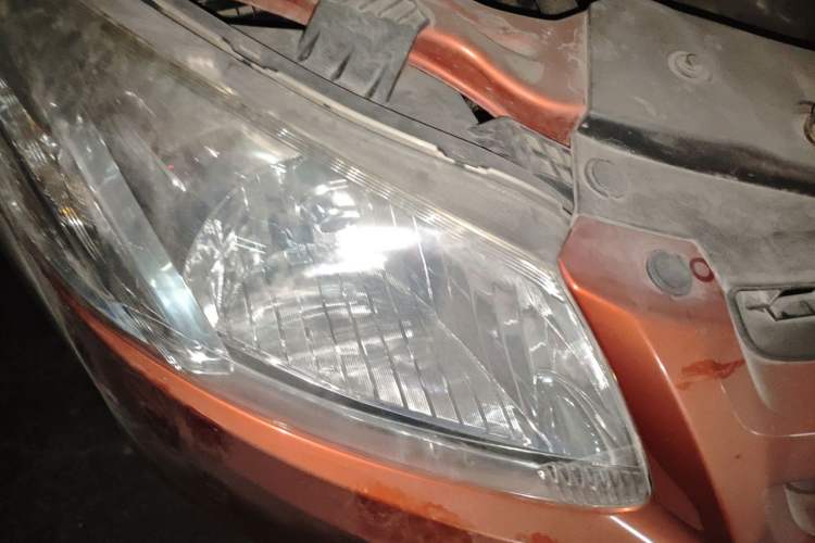 Used Chevrolet Sail 2011 Hatchback 1.4L AMT Happiness Edition Right Front Headlight