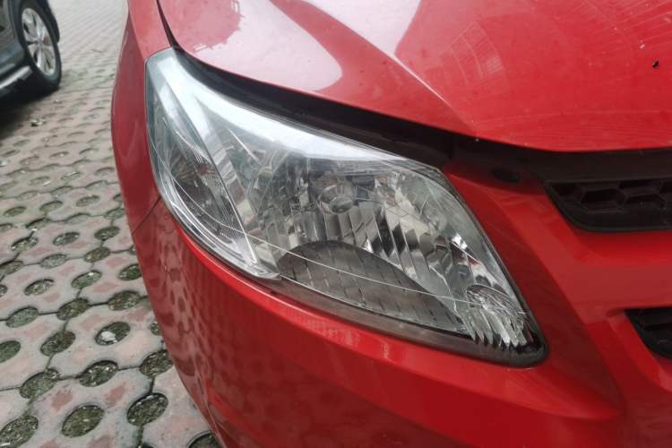 Used Chevrolet Sail 2011 Sedan 1.4L Manual Happiness Edition Right Front Headlight