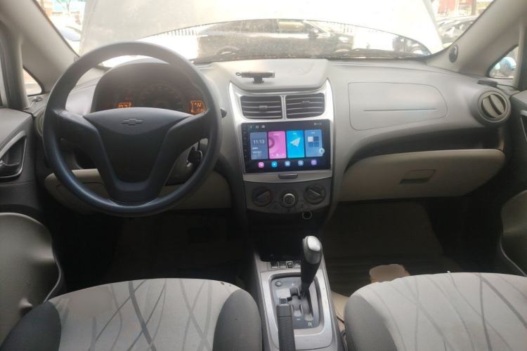 Used Chevrolet Sail 2011 Sedan 1.4L AMT Happiness Edition Center Console