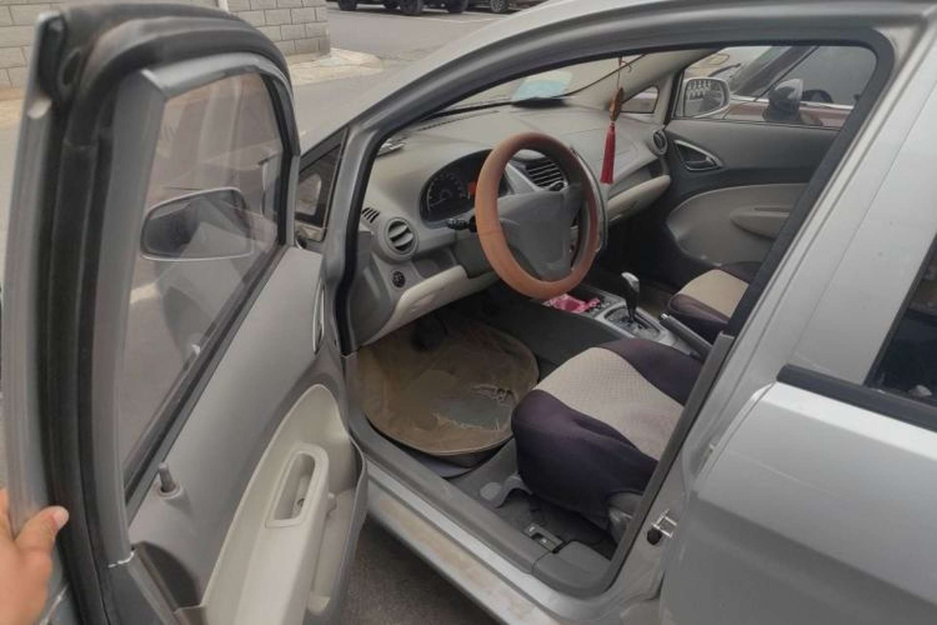 Used Chevrolet Sail 2011 Sedan 1.4L AMT Happiness Edition Driver Seat