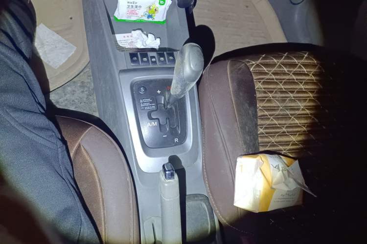 Used Chevrolet Sail 2011 Sedan 1.4L AMT Happiness Edition Gear Lever