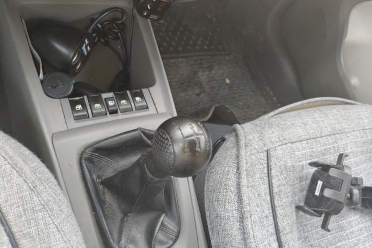 Used Chevrolet Sail 2011 Sedan 1.4L Manual Happiness Edition Gear Lever