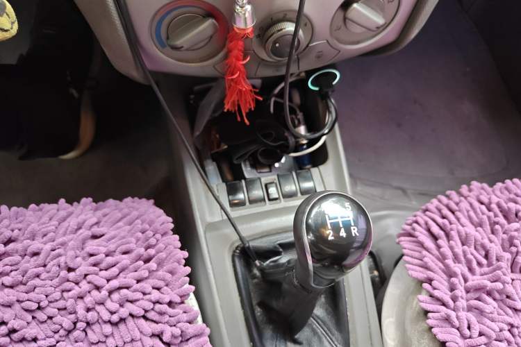 Used Chevrolet Sail 2011 Sedan 1.4L Manual Happiness Edition Gear Lever