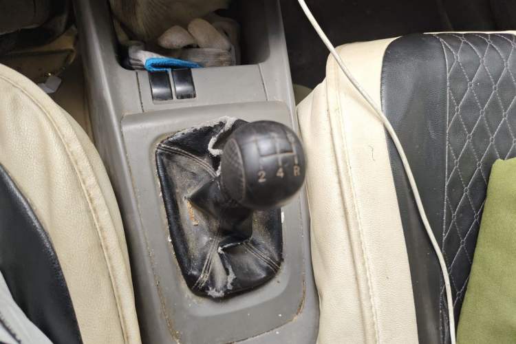 Used Chevrolet Sail 2011 Sedan 1.4L Manual Happiness Edition Gear Lever