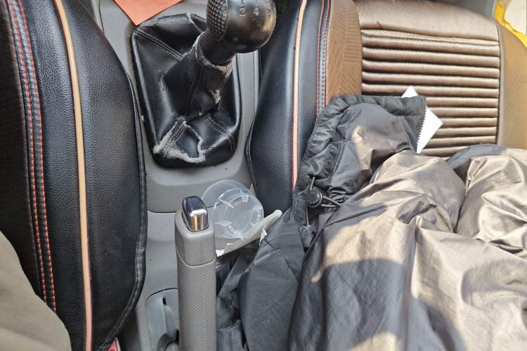 Used Chevrolet Sail 2011 Sedan 1.4L Manual Happiness Edition Gear Lever