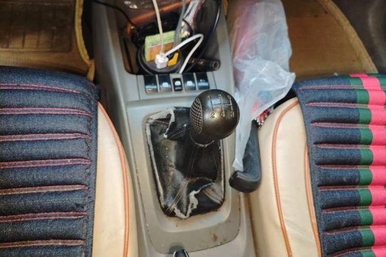 Used Chevrolet Sail 2011 Sedan 1.4L Manual Happiness Edition Gear Lever