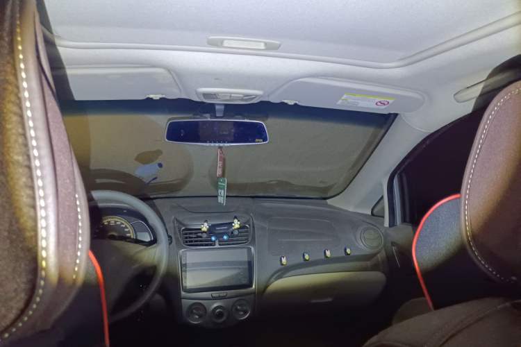 Used Chevrolet Sail 2011 Sedan 1.4L AMT Happiness Edition Headliner