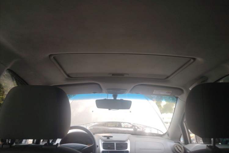 Used Chevrolet Sail 2011 Sedan 1.4L AMT Happiness Edition Headliner