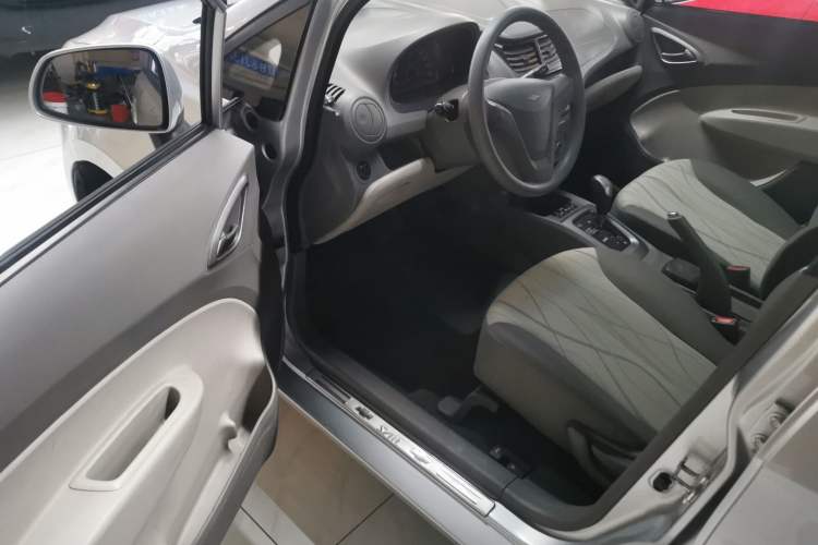 Used Chevrolet Sail 2011 Sedan 1.4L AMT Happiness Edition Interior 2