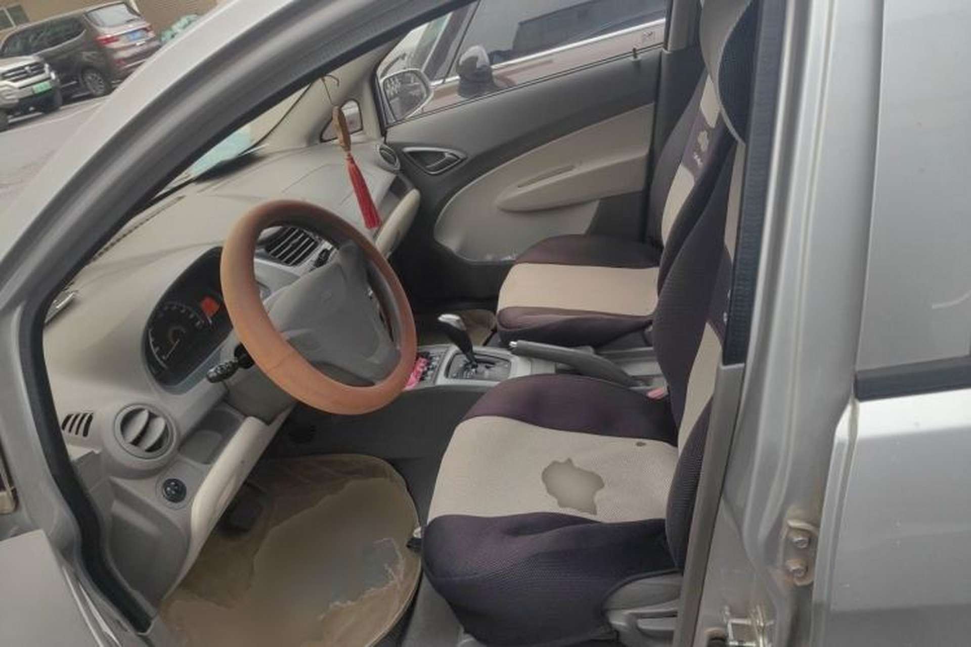 Used Chevrolet Sail 2011 Sedan 1.4L AMT Happiness Edition Left Front Seat