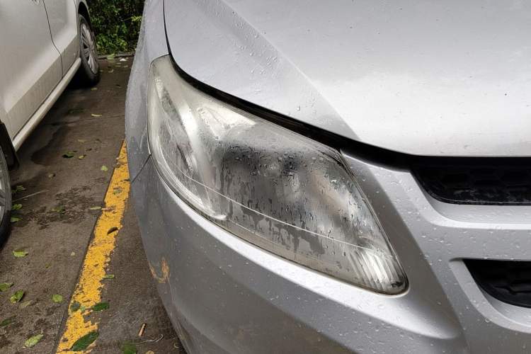 Used Chevrolet Sail 2011 Sedan 1.4L Manual Happiness Edition Right Front Headlight