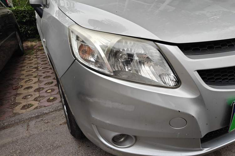 Used Chevrolet Sail 2011 Sedan 1.4L Manual Happiness Edition Right Front Headlight