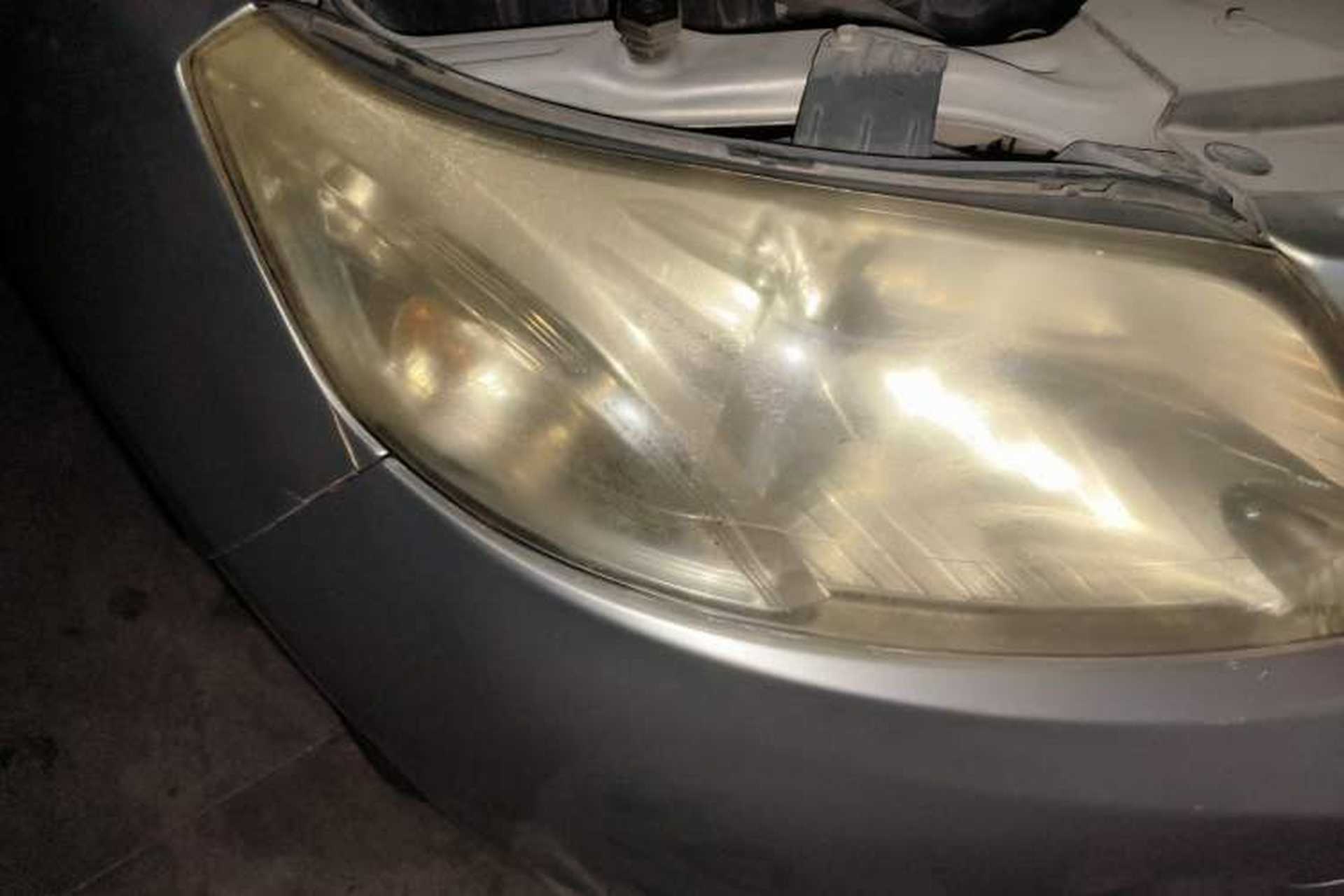 Used Chevrolet Sail 2011 Sedan 1.4L Manual Happiness Edition Right Front Headlight