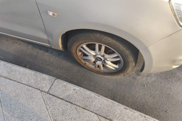 Used Chevrolet Sail 2011 Sedan 1.4L Manual Happiness Edition Right Front Wheel Hub