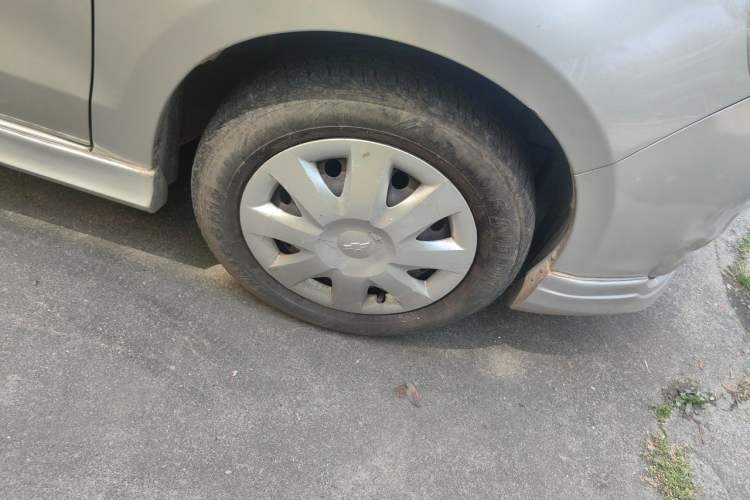 Used Chevrolet Sail 2011 Sedan 1.4L Manual Happiness Edition Right Front Wheel Hub