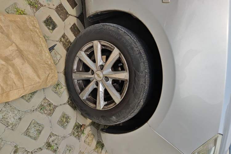 Used Chevrolet Sail 2011 Sedan 1.4L Manual Happiness Edition Right Front Wheel Hub