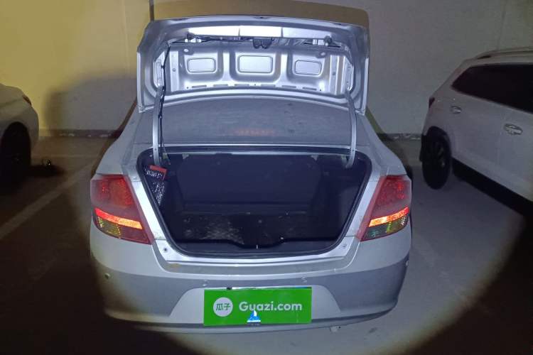 Used Chevrolet Sail 2011 Sedan 1.4L AMT Happiness Edition Trunk