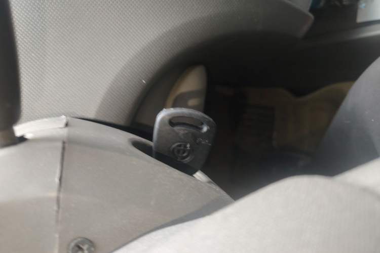 Used Chevrolet Sail 2011 Sedan 1.4L AMT Happiness Edition Vehicle Key