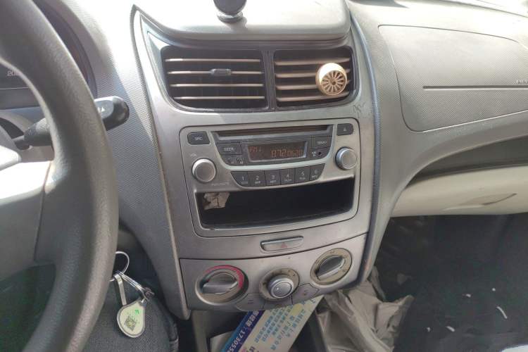 Used Chevrolet Sail 2011 Sedan 1.4L AMT Happiness Edition Audio And AC Panel