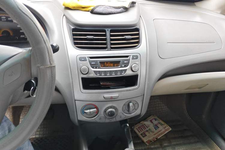 Used Chevrolet Sail 2011 Sedan 1.4L AMT Happiness Edition Audio And AC Panel