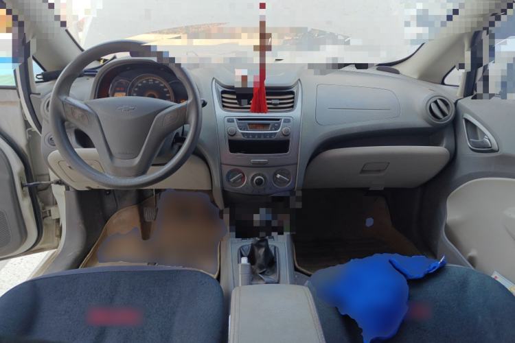 Used Chevrolet Sail 2011 Hatchback 1.4L Manual Happiness Edition Center Console