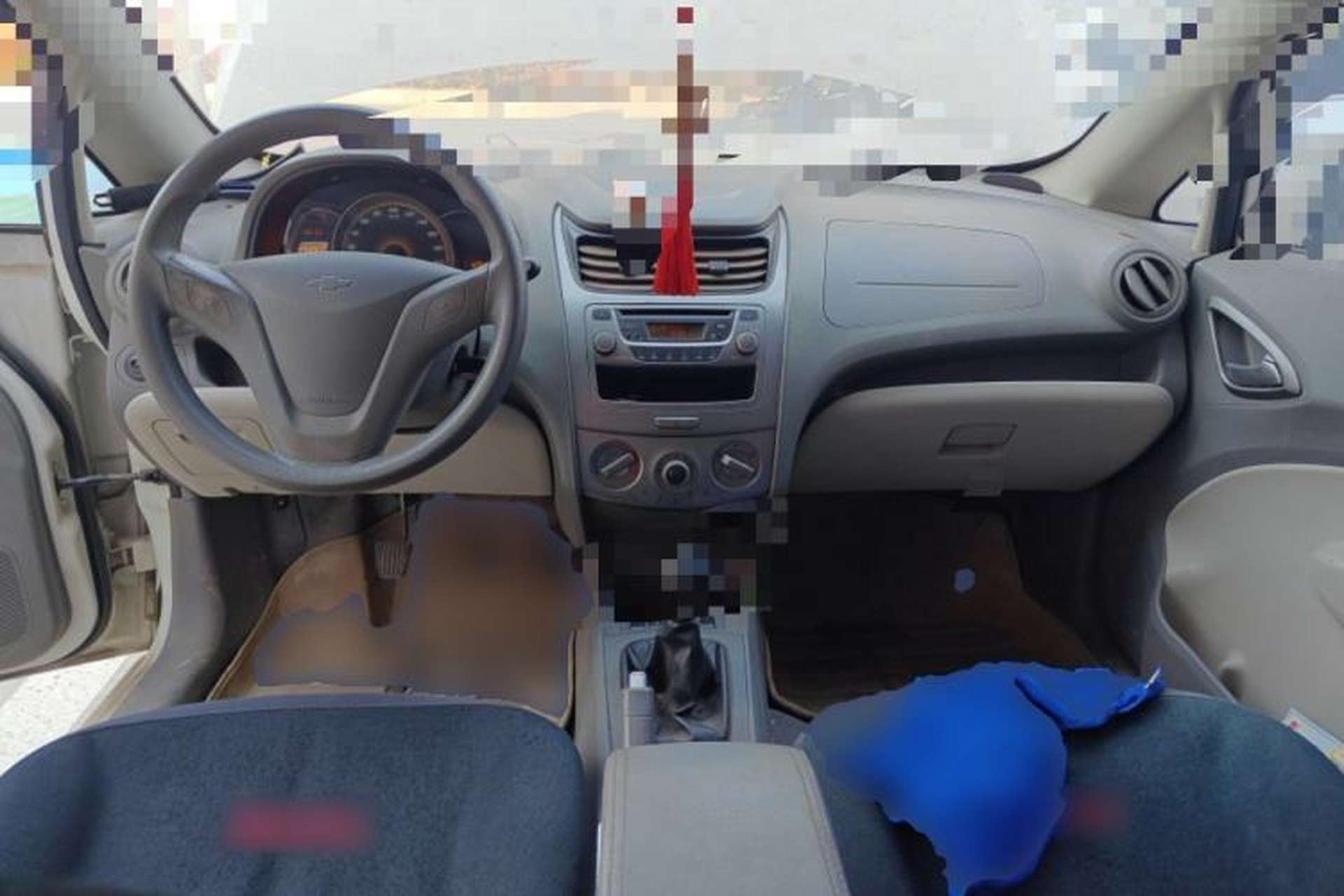Used Chevrolet Sail 2011 Hatchback 1.4L Manual Happiness Edition Center Console