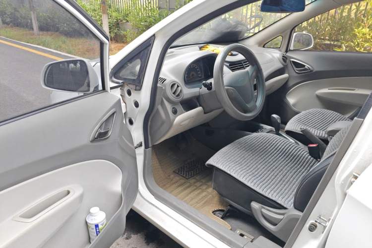 Used Chevrolet Sail 2011 Sedan 1.4L AMT Happiness Edition Driver Seat