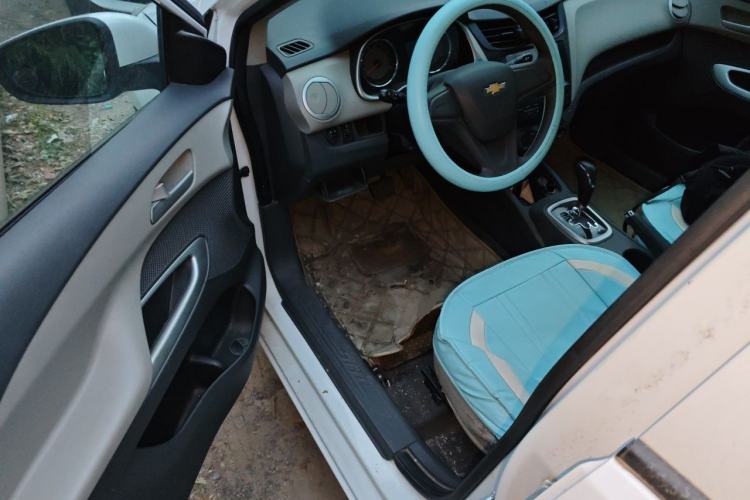Used Chevrolet Sail 2011 Sedan 1.4L AMT Happiness Edition Driver Seat
