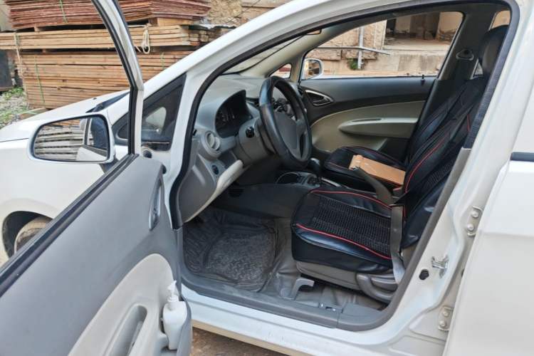 Used Chevrolet Sail 2011 Sedan 1.4L AMT Happiness Edition Driver Seat